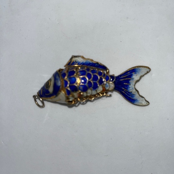 Vintage 2 3/4”Reticulated Fish Cobalt Blue/White Cloisonné Pendant - Picture 5 of 6